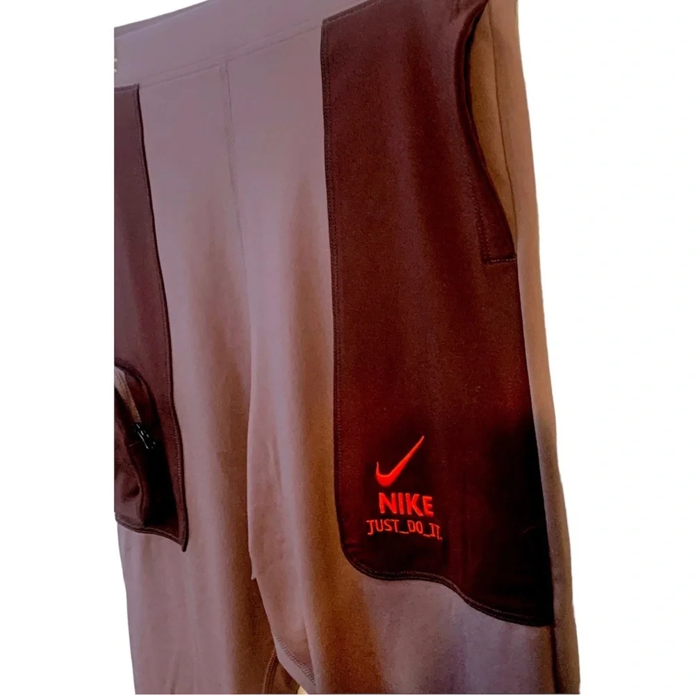 Nike high rise 7/8 two toned leggings with airpod pocket